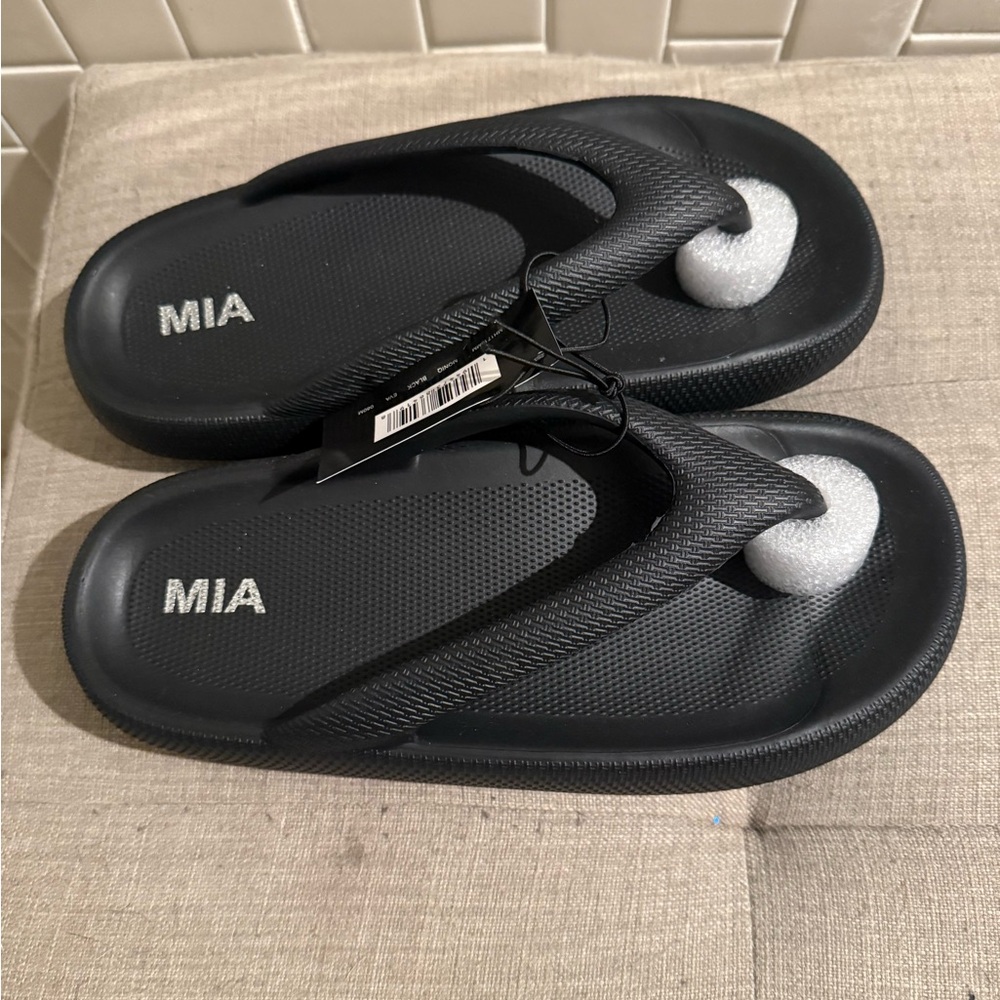 Mia thong flip flops size 8 new with tag